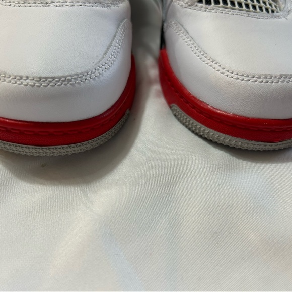 Youth, Air Jordan 4 Retro “Fire Red” 2020 - Picture 7 of 7